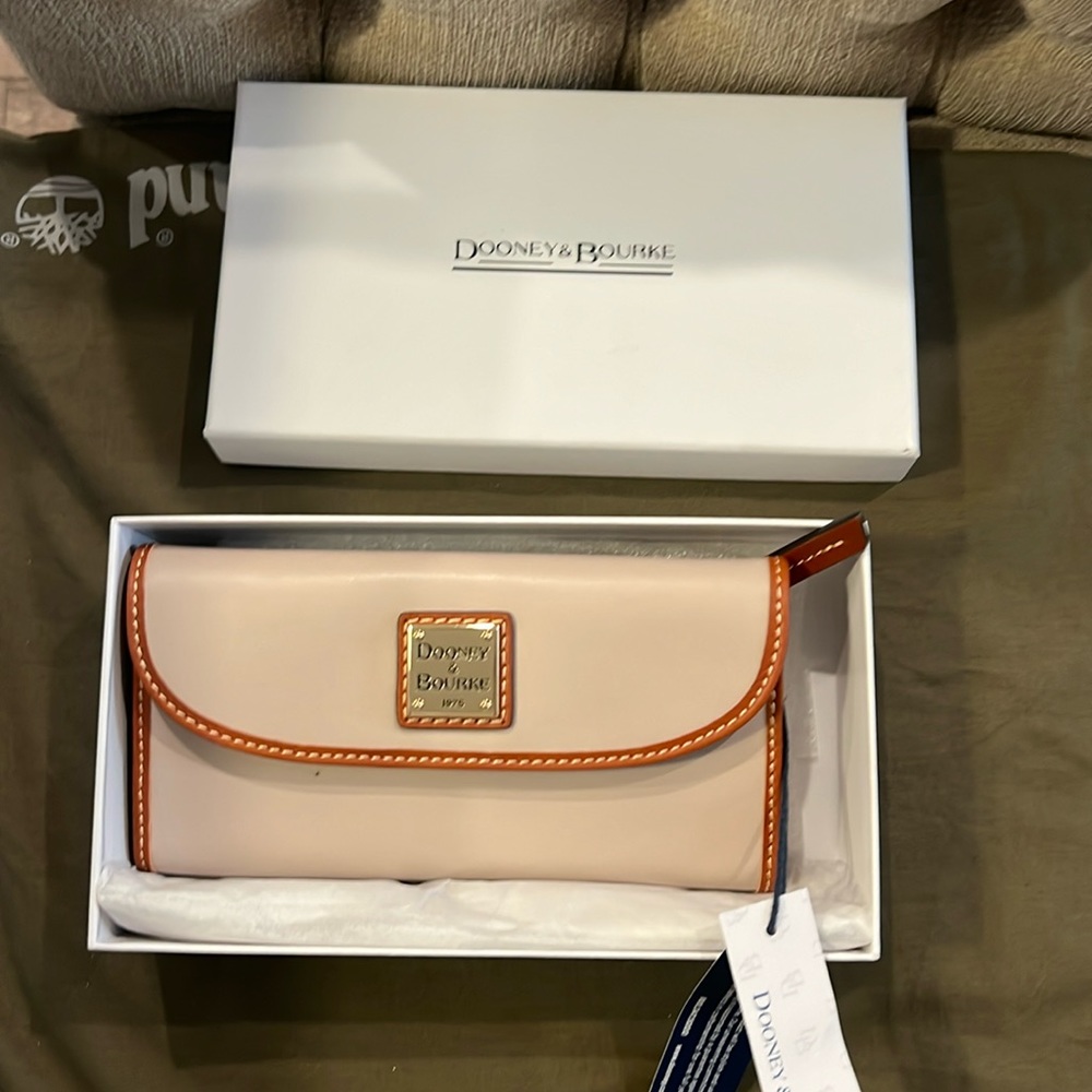 Dooney and Bourke wallet new
